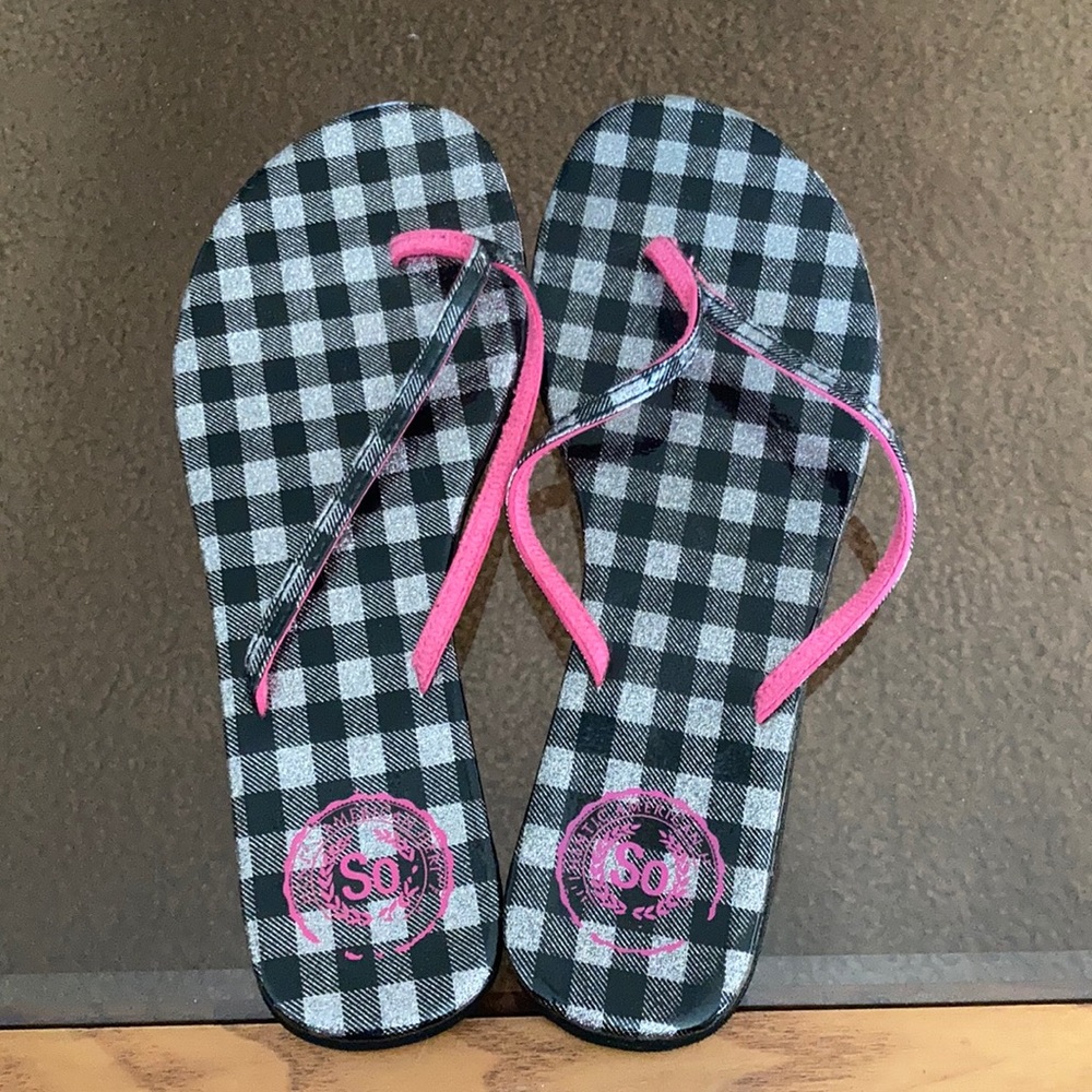 SO Plaid Black/Silver/Pink Flip Flops (M 7-8)